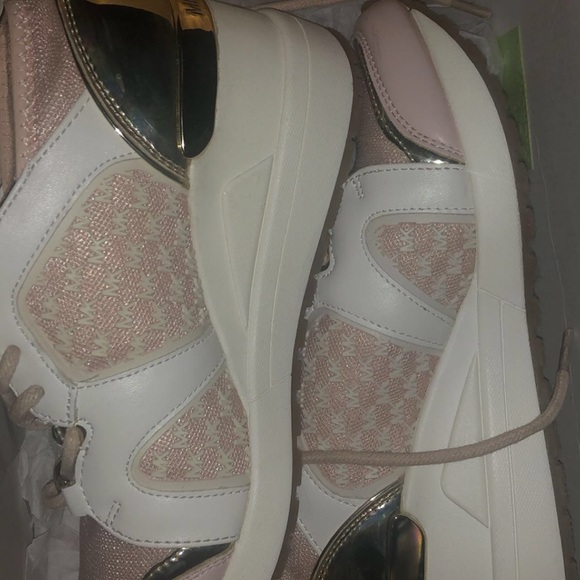 Kids pink Michael kors shoes - Picture 4 of 5